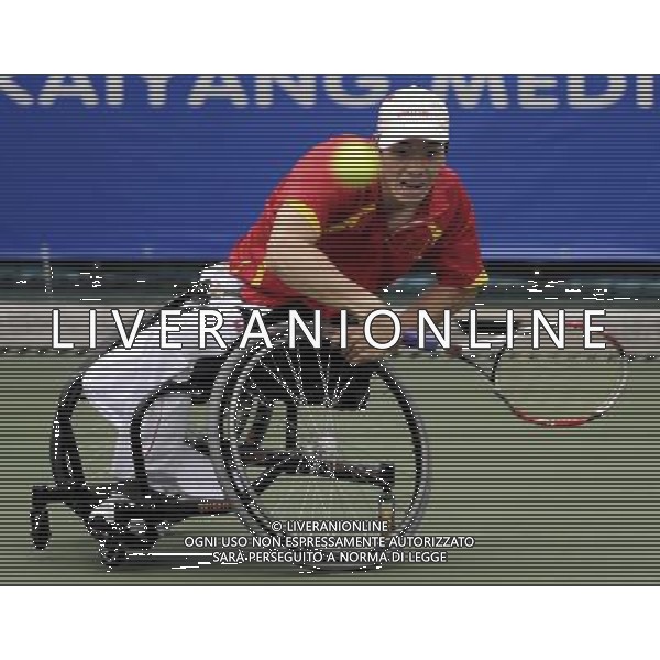 (101214) -- GUANGZHOU, Dec. 14, 2010 () -- Wei Zujun of China competes during the 2nd round of the men\'s singles open of wheelchair tennis competition against Japan\'s Shingo Kunieda at the Guangzhou 2010 Asian Para Games in Guangzhou, south China\'s Guangdong Province, Dec. 14, 2010. Shingo Kunieda won 2-0 to enter the next round. (/Yue Yuewei) AG. ALDO LIVERANI SAS ITALY ONLY