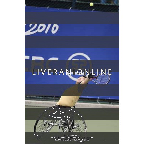 (101214) -- GUANGZHOU, Dec. 14, 2010 () -- South Korea\'s Lee Ha Gel competes during the 2nd round of the men\'s singles open of wheelchair tennis competition against China\'s Feng Xiaomin at the Guangzhou 2010 Asian Para Games in Guangzhou, south China\'s Guangdong Province, Dec. 14, 2010. Lee Ha Gel won 2-0 to enter the next round. (/Yue Yuewei) AG. ALDO LIVERANI SAS ITALY ONLY