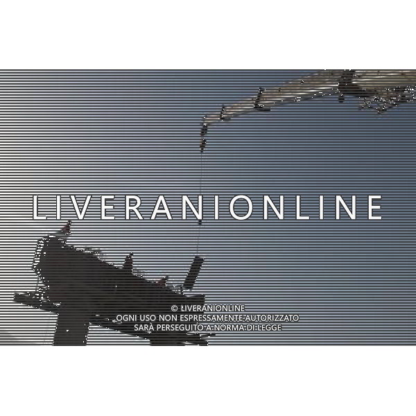 (101201) -- YUNCHENG, Dec. 1, 2010 () -- Workers work on a birdge pier, which is part of the Yuncheng-Lingbao Highway Road, in the Zhongtiao Mountain in Yuncheng City, north China\'s Shanxi Province, Nov. 30, 2010. The Yuncheng-Lingbao Highway Road connecting Shanxi Province and central China\'s Henan Province, with a total length of 30.95 km including 9.67 km of the tunnel in the Zhongtiao Mountain, will be put into service in 2013. (/Chen Wei) AG. ALDO LIVERANI SAS ITALY ONLY