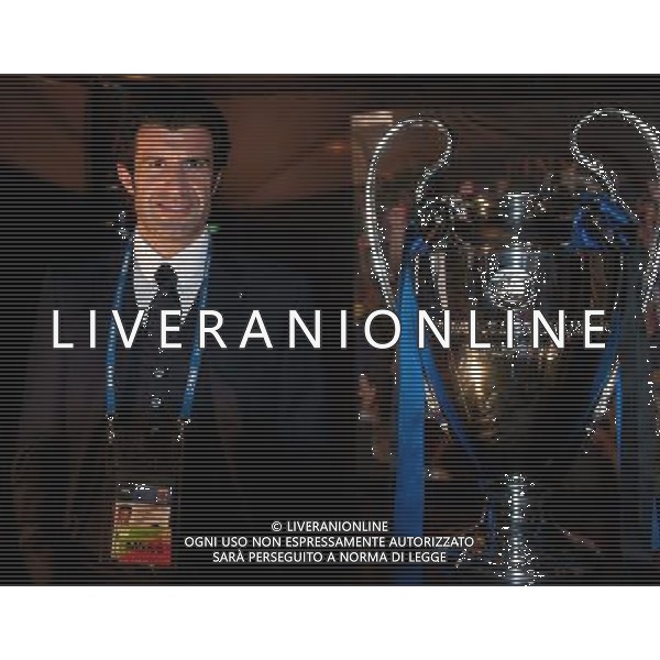 FIFA Club World Cup UAE 2010 Match #5 Abu Dhabi (Emirati Arabi) Zayed Sports City - 15.12.2010 Seongnam Ilhwa FC- FC Inter Nella Foto:figo con la champions /Ph.Vitez-Ag. Aldo Liverani