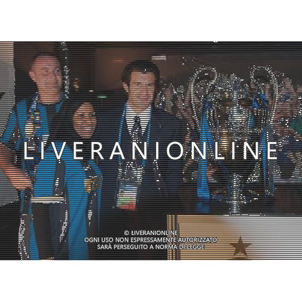 FIFA Club World Cup UAE 2010 Match #5 Abu Dhabi (Emirati Arabi) Zayed Sports City - 15.12.2010 Seongnam Ilhwa FC- FC Inter Nella Foto:figo con la coppa /Ph.Vitez-Ag. Aldo Liverani