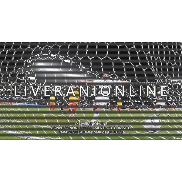 FIFA Club World Cup UAE 2010 Match #5 Abu Dhabi (Emirati Arabi) Zayed Sports City - 15.12.2010 Seongnam Ilhwa FC- FC Inter Nella Foto:zanetti gol /Ph.Vitez-Ag. Aldo Liverani