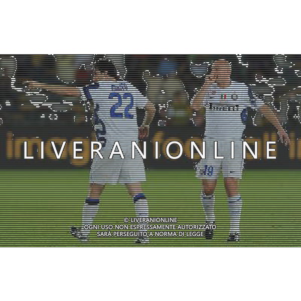 FIFA Club World Cup UAE 2010 Match #5 Abu Dhabi (Emirati Arabi) Zayed Sports City - 15.12.2010 Seongnam Ilhwa FC- FC Inter Nella Foto:Diego MILITO-Esteban CAMBIASSO /Ph.Vitez-Ag. Aldo Liverani