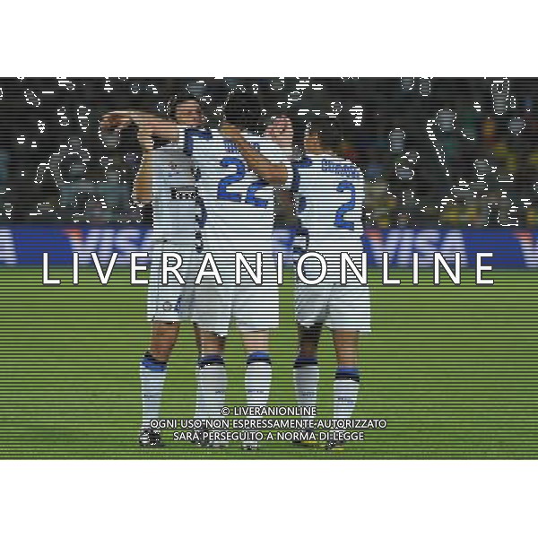 FIFA Club World Cup UAE 2010 Match #5 Abu Dhabi (Emirati Arabi) Zayed Sports City - 15.12.2010 Seongnam Ilhwa FC- FC Inter Nella Foto:Diego MILITO-Javier ZANETTI-Ivan Ramiro CORDOBA /Ph.Vitez-Ag. Aldo Liverani