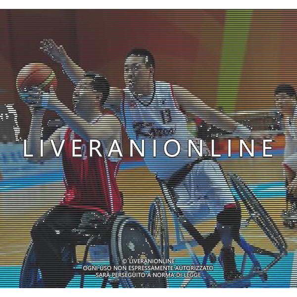 (101215) -- GUANGZHOU, Dec. 15, 2010 () -- Seo Young-Dong (R front) of South Korea defends during the men\'s wheelchair basketball preliminaries Group B match against Hong Kong of China at the Guangzhou 2010 Asian Para Games in Guangzhou, south China\'s Guangdong Province, Dec. 15, 2010. (/Hao Tongqian) AG. ALDO LIVERANI SAS ITALY ONLY