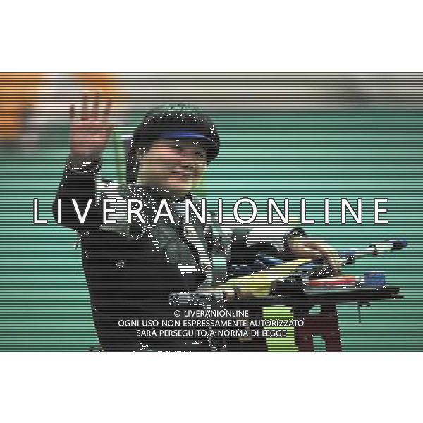 (101215) -- GUANGZHOU, Dec. 15, 2010 () -- Zhang Cuiping of China waves to audience after the R3-SH1 Mixed 10m air rifle match of shooting event at the Guangzhou 2010 Asian Para Games in Guangzhou, south China\'s Guangdong Province, Dec. 15, 2010. (/Nie Jianjiang) AG. ALDO LIVERANI SAS ITALY ONLY