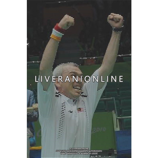 (101215) -- GUANGZHOU, Dec. 15, 2010 () -- Md Radhi Juhari of Malaysia reacts after winning bronze in the men\'s singles BMSTL1 bronze medal match of badminton event against Subpong Meepian of Thailand at the Guangzhou 2010 Asian Para Games in Guangzhou, south China\'s Guangdong Province, Dec. 15, 2010. (/Wang Song) AG. ALDO LIVERANI SAS ITALY ONLY