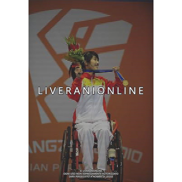 (101215) -- GUANGZHOU, Dec. 15, 2010 () -- Gold medalist China\'s Rong Jing reacts during the awarding ceremony of the women\'s individual foil category A of wheelchair fencing competition at the Guangzhou 2010 Asian Para Games in Guangzhou, south China\'s Guangdong Province, Dec. 15, 2010. (/Liang Xu) AG. ALDO LIVERANI SAS ITALY ONLY