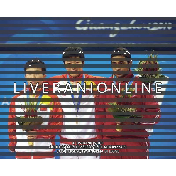 (101215) -- GUANGZHOU, Dec. 15, 2010 () -- Gold medalist China\'s Ge Yang (C), silver medalist China\'s Lian Hao (L) and bronze medalist Indonesia\'s Dian David Michael Jacobs react during the awarding ceremony of the men\'s singles TT10 of table tennis competition at the Guangzhou 2010 Asian Para Games in Guangzhou, south China\'s Guangdong Province, Dec. 15, 2010. (/Xu Yu) AG. ALDO LIVERANI SAS ITALY ONLY