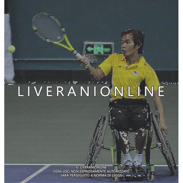 (101215) -- GUANGZHOU, Dec. 15, 2010 () -- Malaysia\'s Kee King Hong returns to Chinese Taipei\'s Cheng Han Tsung during the consolation quarterfinal of the men\'s singles open of wheelchair tennis competition at the Guangzhou 2010 Asian Para Games in Guangzhou, south China\'s Guangdong Province, Dec. 15, 2010. Kee King Hong won 2-0. (/Yue Yuewei) AG. ALDO LIVERANI SAS ITALY ONLY