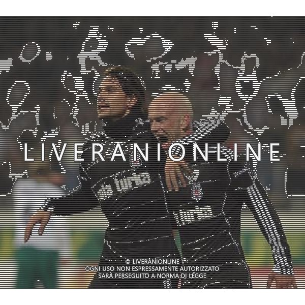Euroleague Soccer match beetwen Besiktas and Rapid Vienna at Fiyapi Inonu Stadium in Istanbul, Turkey on December 15, 2010. Pictured: Ersan Gulum and Fabian Ernst of Besiktas. BESIKTAS - RAPID VIENNA EUROPA LEAGUE CALCIO ©NEWSPIX/AG ALDO LIVERANI SAS - ITALY ONLY -