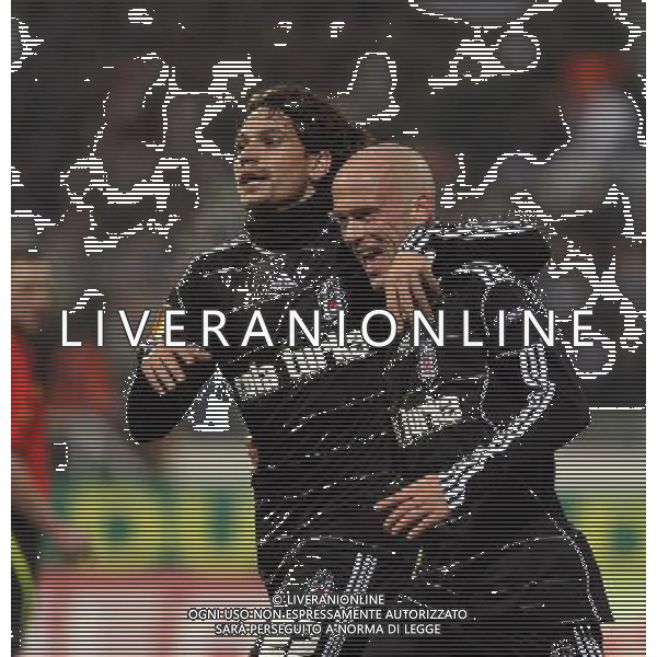 Euroleague Soccer match beetwen Besiktas and Rapid Vienna at Fiyapi Inonu Stadium in Istanbul, Turkey on December 15, 2010. Pictured: Ersan Gulum and Fabian Ernst of Besiktas. BESIKTAS - RAPID VIENNA EUROPA LEAGUE CALCIO ©NEWSPIX/AG ALDO LIVERANI SAS - ITALY ONLY -