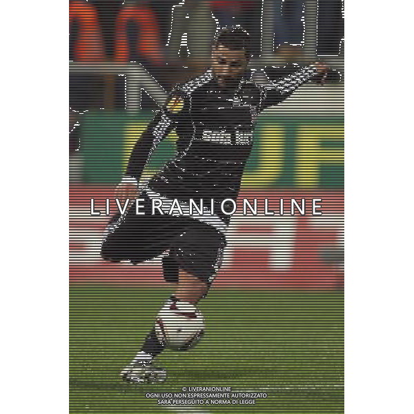 Euroleague Soccer match beetwen Besiktas and Rapid Vienna at Fiyapi Inonu Stadium in Istanbul, Turkey on December 15, 2010. Pictured: Veli Kavlak (L) of Rapid Vienna and Ricardo Quaresma (R) of Besiktas. BESIKTAS - RAPID VIENNA EUROPA LEAGUE CALCIO ©NEWSPIX/AG ALDO LIVERANI SAS - ITALY ONLY -