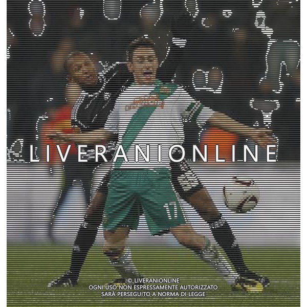 Euroleague Soccer match beetwen Besiktas and Rapid Vienna at Fiyapi Inonu Stadium in Istanbul, Turkey on December 15, 2010. Pictured: Veli Kavlak (R) of Rapid Vienna and Marco Aurelio (L) of Besiktas. BESIKTAS - RAPID VIENNA EUROPA LEAGUE CALCIO ©NEWSPIX/AG ALDO LIVERANI SAS - ITALY ONLY -