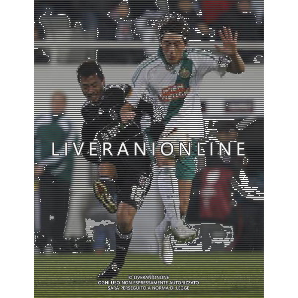 Euroleague Soccer match beetwen Besiktas and Rapid Vienna at Fiyapi Inonu Stadium in Istanbul, Turkey on December 15, 2010. Pictured: Rodrigo Tabata (L) of Besiktas and Yasin Pehlivan (R) of Rapidd Vienna. BESIKTAS - RAPID VIENNA EUROPA LEAGUE CALCIO ©NEWSPIX/AG ALDO LIVERANI SAS - ITALY ONLY -
