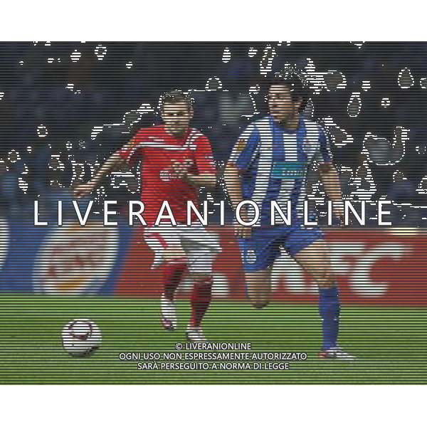 20101215: PORTO, PORTUGAL - FC Porto vs CSKA Sofia: UEFA Europa League 2010/2011 - Group Stage. NELLA FOTO Jorge Fucile and Cillian Sheridan PHOTO: Manuel Azevedo/CITYFILES/NEWSPIX.PL AG ALDO LIVERANI ONLY ITALY 