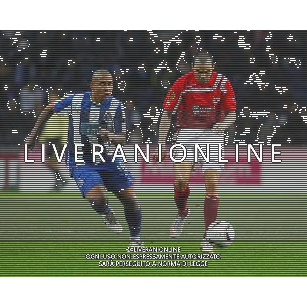 20101215: PORTO, PORTUGAL - FC Porto vs CSKA Sofia: UEFA Europa League 2010/2011 - Group Stage. NELLA FOTO Walter Silva and Kostadin Stoyanov. PHOTO: Manuel Azevedo/CITYFILES/NEWSPIX.PL AG ALDO LIVERANI ONLY ITALY 