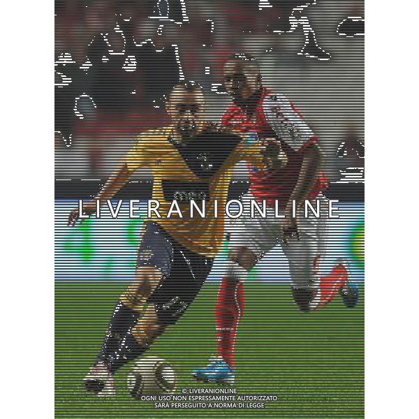 20101212: LISBON, PORTUGAL - SL Benfica vs SC Braga: Portuguese Cup 2010/2011. In picture: Carlos Martins (Benfica) and Paulo Cesar (Braga). PHOTO: Alvaro Isidoro/CITYFILES/NEWSPIX.PL AG ALDO LIVERANI ONLY ITALY 