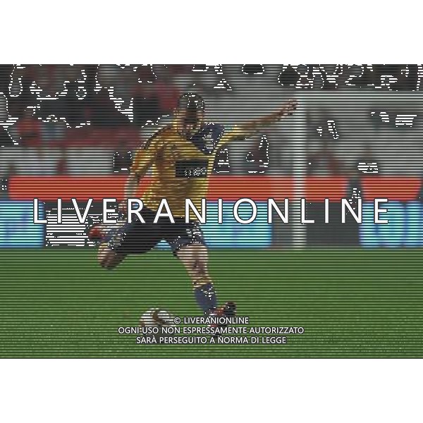 20101212: LISBON, PORTUGAL - SL Benfica vs SC Braga: Portuguese Cup 2010/2011. In picture: Maxi Pereira (Benfica). PHOTO: Alvaro Isidoro/CITYFILES/NEWSPIX.PL AG ALDO LIVERANI ONLY ITALY 