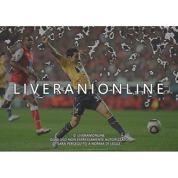 20101212: LISBON, PORTUGAL - SL Benfica vs SC Braga: Portuguese Cup 2010/2011. In picture: Javier Saviola (Benfica) PHOTO: Alvaro Isidoro/CITYFILES/NEWSPIX.PL AG ALDO LIVERANI ONLY ITALY 