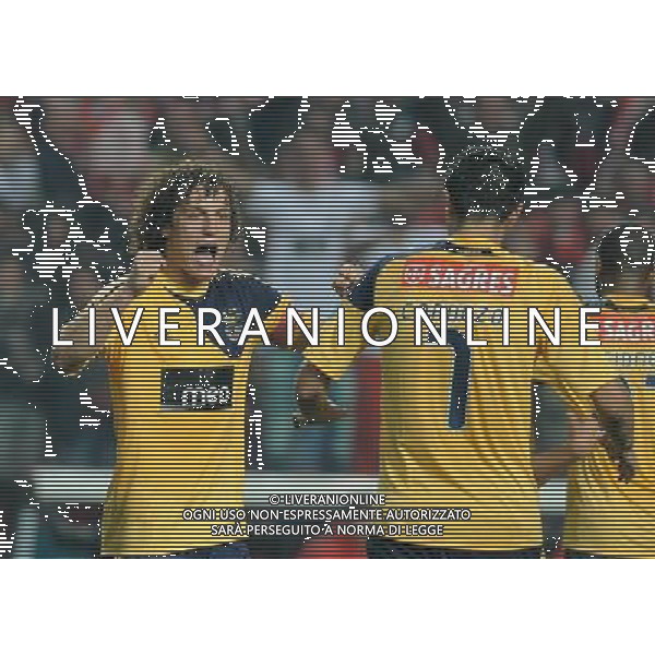 20101212: LISBON, PORTUGAL - SL Benfica vs SC Braga: Portuguese Cup 2010/2011. In picture: David Luiz and Oscar Cardozo (Benfica) celebrating goal. PHOTO: Alvaro Isidoro/CITYFILES/NEWSPIX.PL AG ALDO LIVERANI ONLY ITALY 
