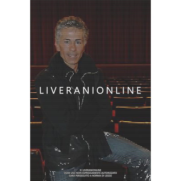 MILANO 16/12/2010 TEATRO MANZONI PRESENTAZIONE DEL MUSICAL: \'UN AMERICANO A PARIGI\' NELLA FOTO RAFFAELE PAGANINI FOTO ROMANO/AG ALDO LIVERANI