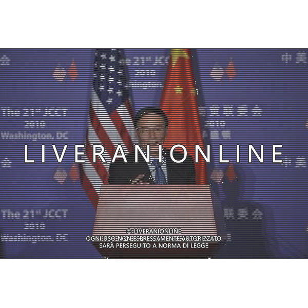 (101216) -- WASHINGTON, Dec. 16, 2010 () -- Visiting Chinese Vice Premier Wang Qishan attends a press conference in Washington, the United States, on Dec. 15, 2010. A plenary session of the annual trade talks between China and the United States opened in Washington D.C. on Wednesday. (/Zhang Jun) (lr) AG. ALDO LIVERANI SAS ITALY ONLY