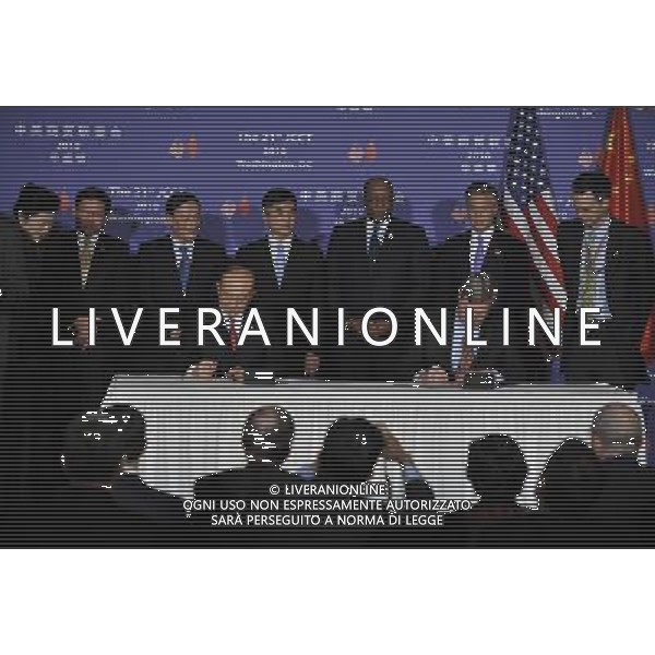 (101216) -- WASHINGTON, Dec. 16, 2010 () -- Chinese Vice Premier Wang Qishan (3rd L rear), U.S. Commerce Secretary Gary Locke (4th L rear), and Trade Representative Ron Kirk (3rd R rear) attend the signing ceremony during the 21st U.S.-China Joint Commission on Commerce and Trade meeting in Washington D.C., Dec. 15, 2010. (/Zhang Jun) (zx) AG. ALDO LIVERANI SAS ITALY ONLY