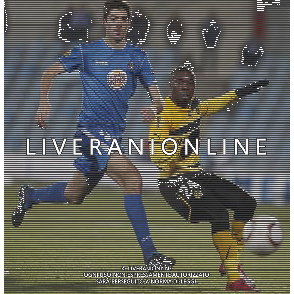 Getafe\'s Javier Arizmendi (l) and BSC Young Boys\' Emmanuel Mayuka during UEFA Europe League match.December 16,2010. (ALTERPHOTOS/Acero) AG. ALDO LIVERANI SAS ITALY ONLY
