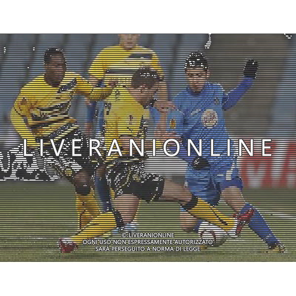 Getafe\'s Juan Angel Albin (r) and BSC Young Boys\' Scott Suttert (c) and Thierry Doubai during UEFA Europe League match.December 16,2010. (ALTERPHOTOS/Acero) AG. ALDO LIVERANI SAS ITALY ONLY