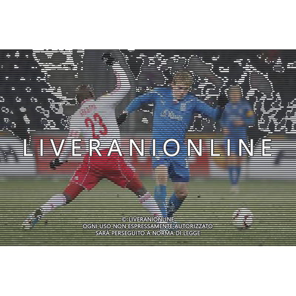 16.12.2010 SALZBURG AUSTRIA PILKA NOZNA , UEFA LIGA EUROPA , GRUPA A , SEZON 2010/2011 FC RED BULL SALZBURG - LECH POZNAN , CITY STADIUM , FOOTBALL , UEFA EUROPA LEGAUE , SEASON 2010/2011 , GAME BETWEEN FC RED BULL SALZBURG - LECH POZNAN N/Z: IBRAHIM SEKAGYA (L) ARTJOMS RUDNEVS (P) FOTO JAKUB PIASECKI/CYFRASPORT / NEWSPIX.PL --- Newspix.pl AG. ALDO LIVERANI SAS ITALY ONLY *** Local Caption ***
