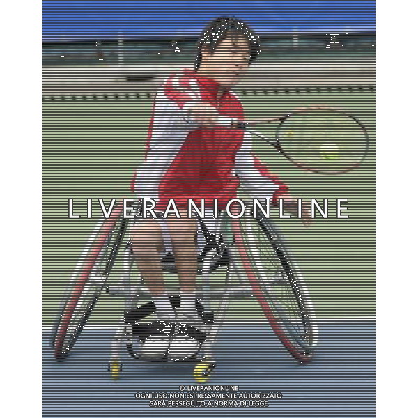 (101216) -- GUANGZHOU, Dec. 16, 2010 () -- Japan\'s Kunieda Shingo hits a shot to South Korea\'s Kim Sam Ju during the quarterfinal of the men\'s wheelchair tennis singles at the 2010 Asian Para Games in Guangzhou, capital city of south China\'s Guangdong Province, Dec. 16, 2010. Kunieda Shingo won 2-0 and advanced into the semifinal. (/Yue Yuewei) (zc) AG. ALDO LIVERANI SAS ITALY ONLY