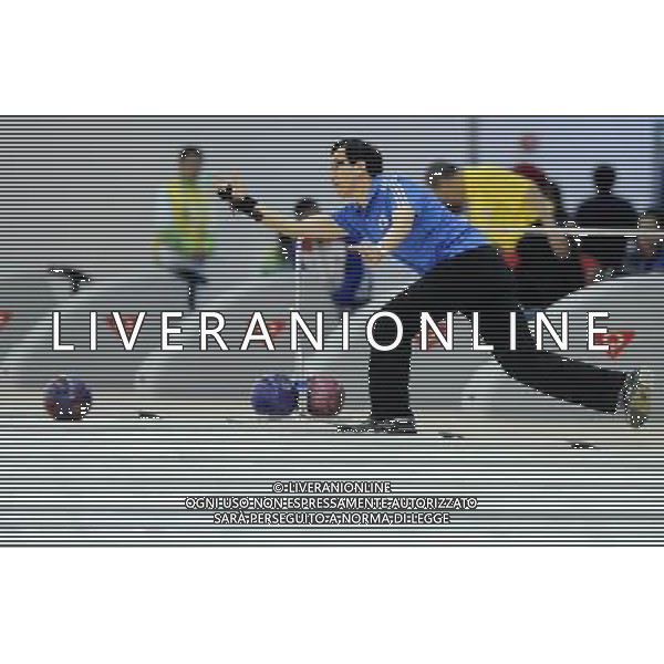 (101216) -- GUANGZHOU, Dec. 16, 2010 () -- Kim Jung Hoon of South Korea competes during the tenpin bowling doubles TPB1+TPB3 final at the 2010 Asian Para Games in Guangzhou, capital city of south China\'s Guangdong Province, Dec. 16, 2010. The South Korean team consisting of Kim Jung Hoon and Su Min Suk won the gold medal of the event with a result of 2120. (/Yue Yuewei) (zc) AG. ALDO LIVERANI SAS ITALY ONLY