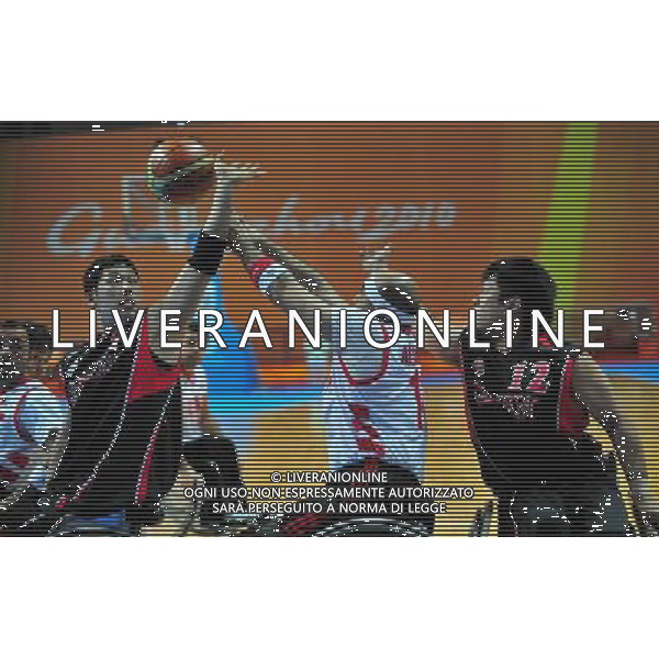 (101216) -- GUANGZHOU, Dec. 16, 2010 () -- Mohamed Alzarouni (2nd R) of United Arab Emirates passes the ball during the men\'s wheelchair basketball preliminary match between Japan and United Arab Emirates at the 2010 Asian Para Games in Guangzhou, capital city of south China\'s Guangdong Province, Dec. 16, 2010. Japan beat United Arab Emirates by 90-25. (/Hao Tongqian) (zc) AG. ALDO LIVERANI SAS ITALY ONLY