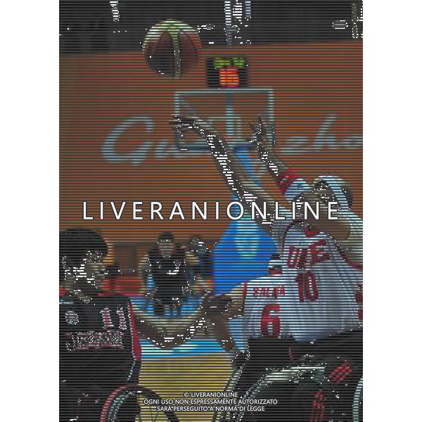 (101216) -- GUANGZHOU, Dec. 16, 2010 () -- Mohamed Alzarouni (R) of United Arab Emirates shoots during the men\'s wheelchair basketball preliminary match between Japan and United Arab Emirates at the 2010 Asian Para Games in Guangzhou, capital city of south China\'s Guangdong Province, Dec. 16, 2010. Japan beat United Arab Emirates by 90-25.(/Hao Tongqian) (zc) AG. ALDO LIVERANI SAS ITALY ONLY