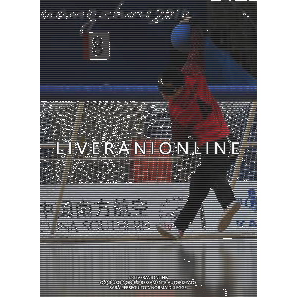 (101216) -- GUANGZHOU, Dec. 16, 2010 () -- China\'s Chen Liangliang throws the ball during the men\'s goalball preliminary match between China and Japan at the 2010 Asian Para Games in Guangzhou, capital city of south China\'s Guangdong Province, Dec. 16, 2010. China beat Japan by 14-5. (/Yao Jianfeng) (zc) AG. ALDO LIVERANI SAS ITALY ONLY