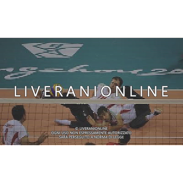 (101213) -- GUANGZHOU, Dec. 13, 2010 () -- Isa Zirahi (C) of Iran competes during the preliminary pool B match of men\'s volleyball sitting against Japan at the Guangzhou 2010 Asian Para Games in Guangzhou, south China\'s Guangdong Province, on Dec. 13, 2010. Iran won 3-0. (/Jiang Hongjing) AG. ALDO LIVERANI SAS ITALY ONLY