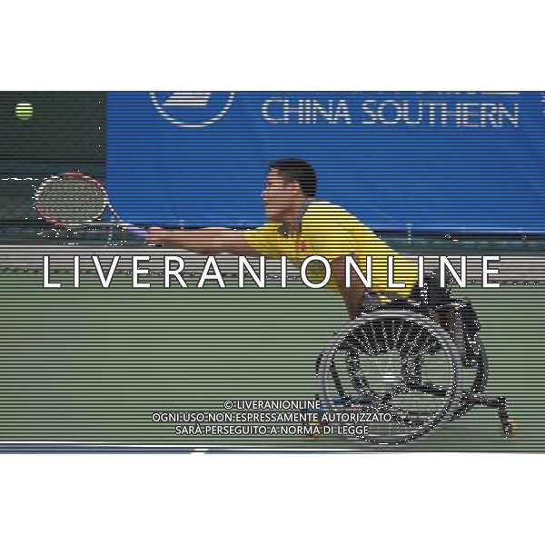 (101213) -- GUANGZHOU, Dec. 13, 2010 () -- Feng Xiaomin of China returns the ball to Tai Chia Yang of Chinese Taipei during the 1st round match of men\'s singles open of wheelchair tennis competition at the Guangzhou 2010 Asian Para Games in Guangzhou, south China\'s Guangdong Province, on Dec. 13, 2010. Feng Xiaomin won 2-0 to enter the next round. (/Yue Yuewei) AG. ALDO LIVERANI SAS ITALY ONLY