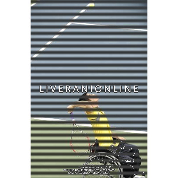 (101213) -- GUANGZHOU, Dec. 13, 2010 () -- Wei Zujun of China serves to Kee King Hong of Malaysia during the 1st round match of men\'s singles of wheelchair tennis competition at the Guangzhou 2010 Asian Para Games in Guangzhou, south China\'s Guangdong Province, on Dec. 13, 2010. Wei Zujun won 2-0 to enter the next round. (/Yue Yuewei) AG. ALDO LIVERANI SAS ITALY ONLY