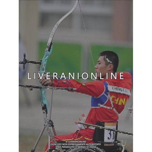 (101213) -- GUANGZHOU, Dec. 13, 2010 () -- Cheng Changjie of China competes during the ranking round of men\'s individual recurve-W1/W2 of archery competition at the Guangzhou 2010 Asian Para Games in Guangzhou, south China\'s Guangdong Province, on Dec. 13, 2010. (/Chen Yehua) AG. ALDO LIVERANI SAS ITALY ONLY