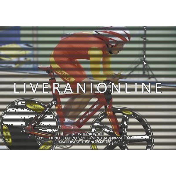 (101213) -- GUANGZHOU, Dec. 13, 2010 () -- Zheng Yuanchao of China competes during the mixed C1-5, M1KM\'W500M time trial final of cycling track competition at the Guangzhou 2010 Asian Para Games in Guangzhou, south China\'s Guangdong Province, on Dec. 13, 2010. Zheng took the 8th. (/Lu Hanxin) AG. ALDO LIVERANI SAS ITALY ONLY