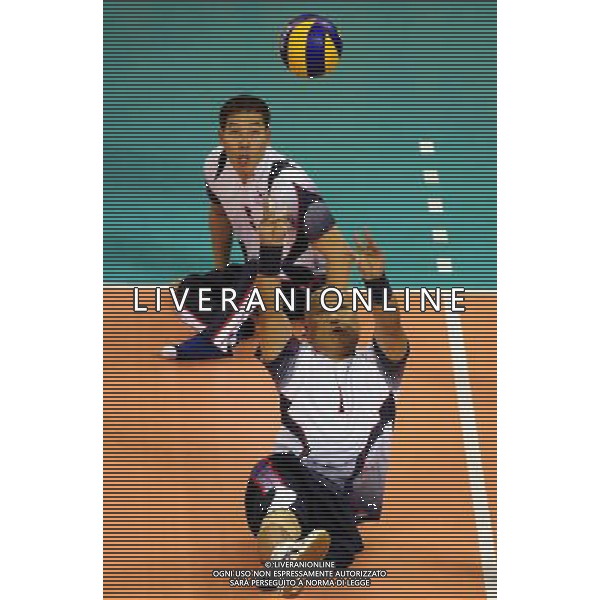 (101213) -- GUANGZHOU, Dec. 13, 2010 () -- Kim Pongju (front) of South Korea competes during the preliminary pool B match of men\'s volleyball (sitting) against Myanmar at the Guangzhou 2010 Asian Para Games in Guangzhou, south China\'s Guangdong Province, on Dec. 13, 2010. South Korea won 3-0. (/Jiang Hongjing) AG. ALDO LIVERANI SAS ITALY ONLY