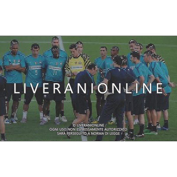 FIFA Club World Cup UAE 2010 Allenamento Abu Dhabi (Emirati Arabi) Army Pitch Stadium - 17.12.2010 Allenamento Nella Foto: Benitez parla al gruppo /Ph.Vitez-Ag. Aldo Liverani