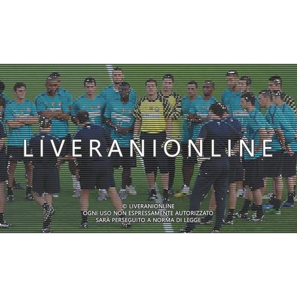 FIFA Club World Cup UAE 2010 Allenamento Abu Dhabi (Emirati Arabi) Army Pitch Stadium - 17.12.2010 Allenamento Nella Foto: Benitez parla al gruppo /Ph.Vitez-Ag. Aldo Liverani