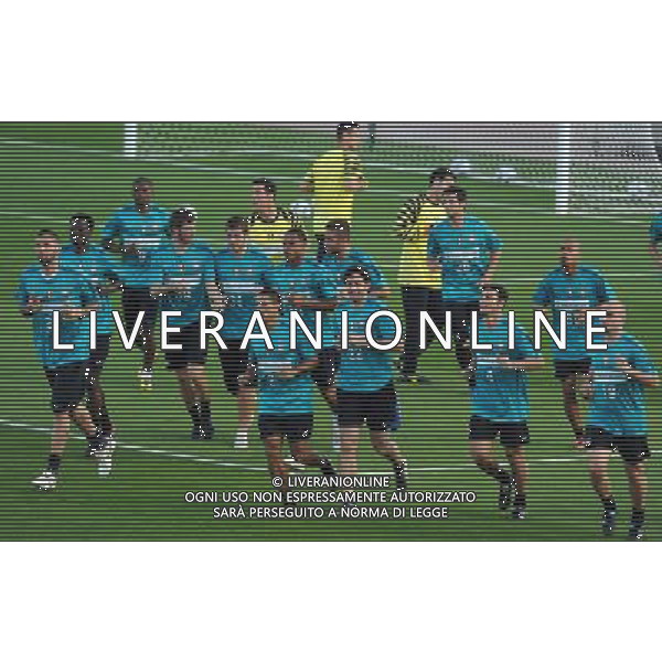 FIFA Club World Cup UAE 2010 Allenamento Abu Dhabi (Emirati Arabi) Army Pitch Stadium - 17.12.2010 Allenamento Nella Foto: Corsa del gruppo /Ph.Vitez-Ag. Aldo Liverani