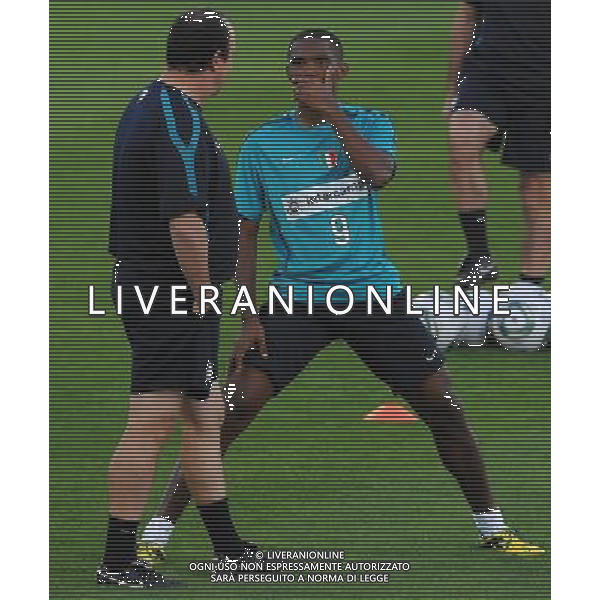 FIFA Club World Cup UAE 2010 Allenamento Abu Dhabi (Emirati Arabi) Army Pitch Stadium - 17.12.2010 Allenamento Nella Foto: Benitez parla con Eto\'o /Ph.Vitez-Ag. Aldo Liverani