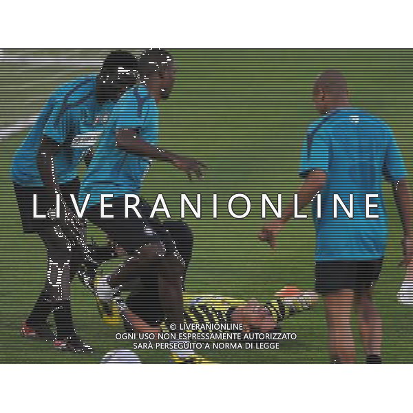 FIFA Club World Cup UAE 2010 Allenamento Abu Dhabi (Emirati Arabi) Army Pitch Stadium - 17.12.2010 Allenamento Nella Foto: Julio Cesar a terra /Ph.Vitez-Ag. Aldo Liverani