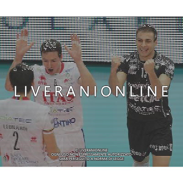 VERONA 11/12/2010 VOLLEY SERIE A 1 MARMI LANZA VERONA - ITAS DIATEC TRENTINO NELLA FOTO:COLACI MASSIMO E DELLA LUNGA DORE ESULTANO FOTO PAOLA GARBUIO/AG.ALDO LIVERANI