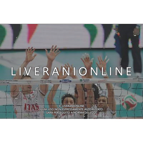 VERONA 11/12/2010 VOLLEY SERIE A 1 MARMI LANZA VERONA - ITAS DIATEC TRENTINO NELLA FOTO:MURO DI JUANTORENA OSMANY , LEONARDI NICOLA E STOKR JAN FOTO PAOLA GARBUIO/AG.ALDO LIVERANI