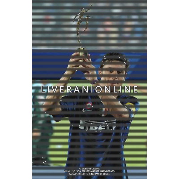 FIFA Club World Cup UAE 2010 Finale 1Á-2Á Posto Abu Dhabi (Emirati Arabi) Zayed Sports City - 18.12.2010 TP Mazembe Englebert-FC Inter Nella Foto:javier zanetti premiato /Ph.Vitez-Ag. Aldo Liverani